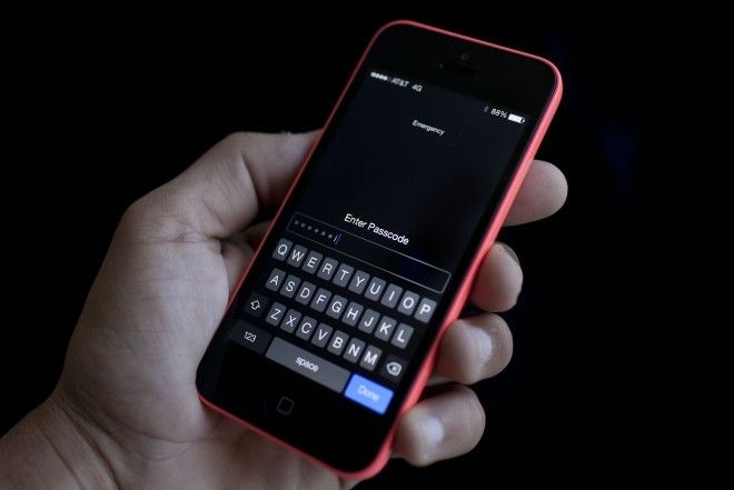 Smartphone aplikacija za hakovanje PIN-a