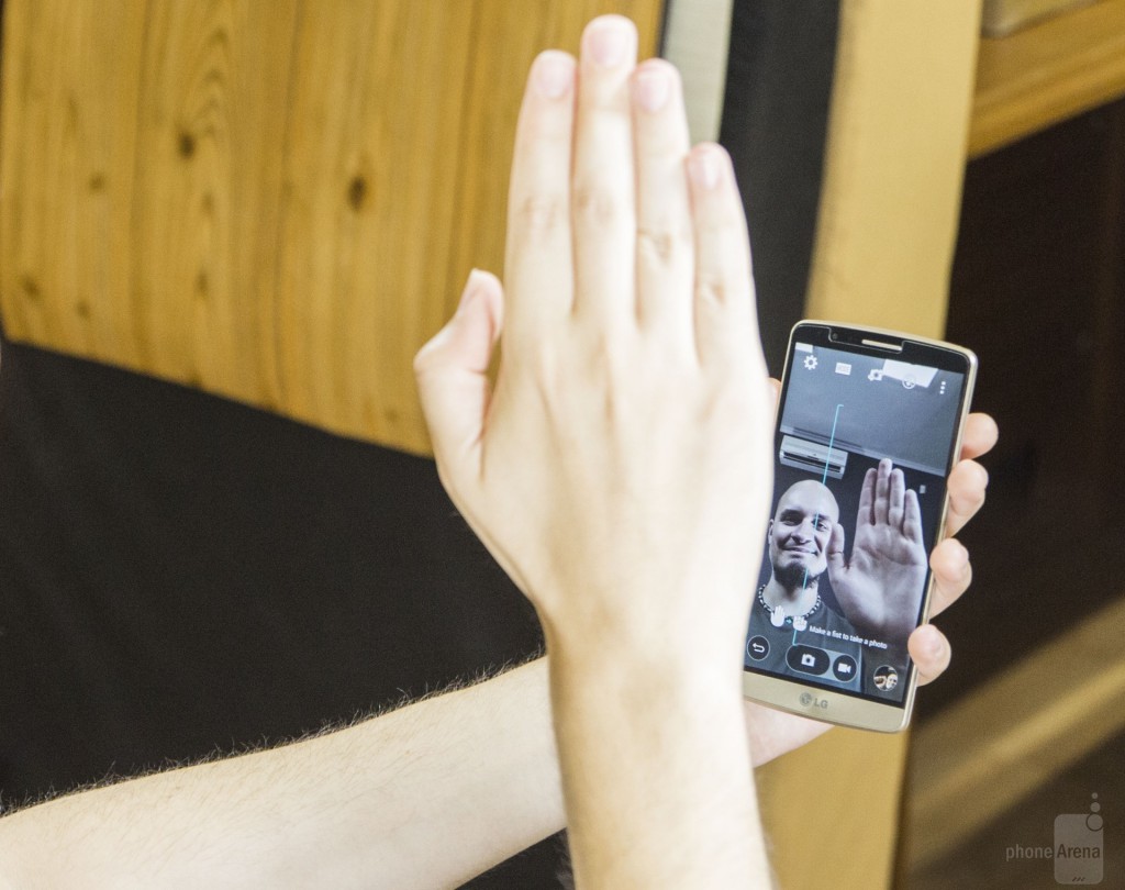 Take-a-selfie-with-a-gesture