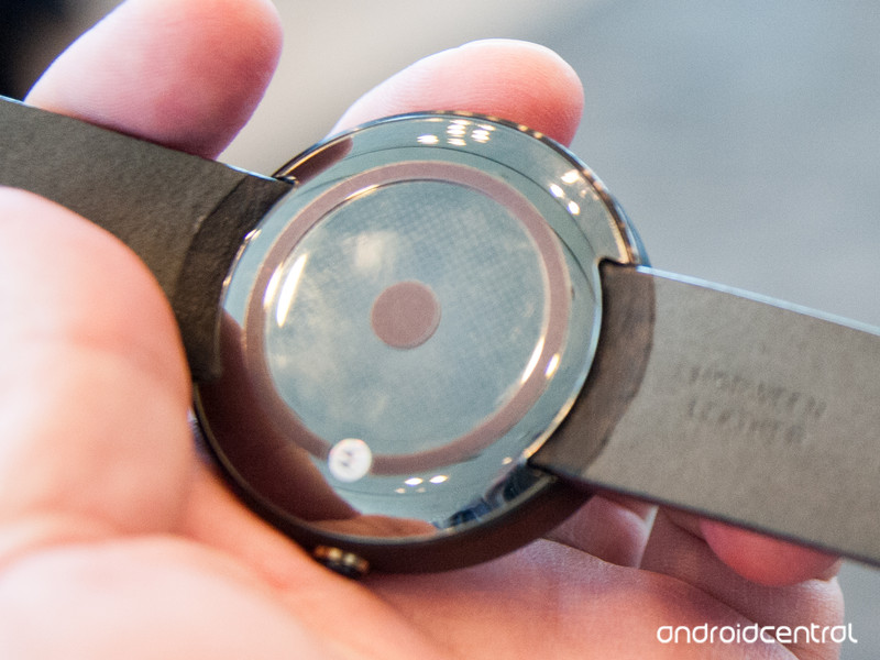 moto-360-hands-13