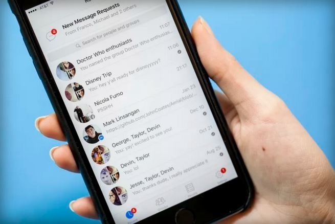 Kroz WhatsApp i Facebook Messenger dnevno prođe tri puta više poruka nego što se pošalje kroz SMS servis