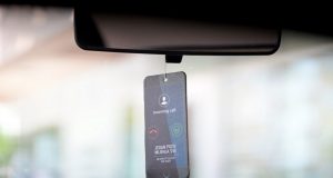 Zaista, ne koristi telefon dok voziš!